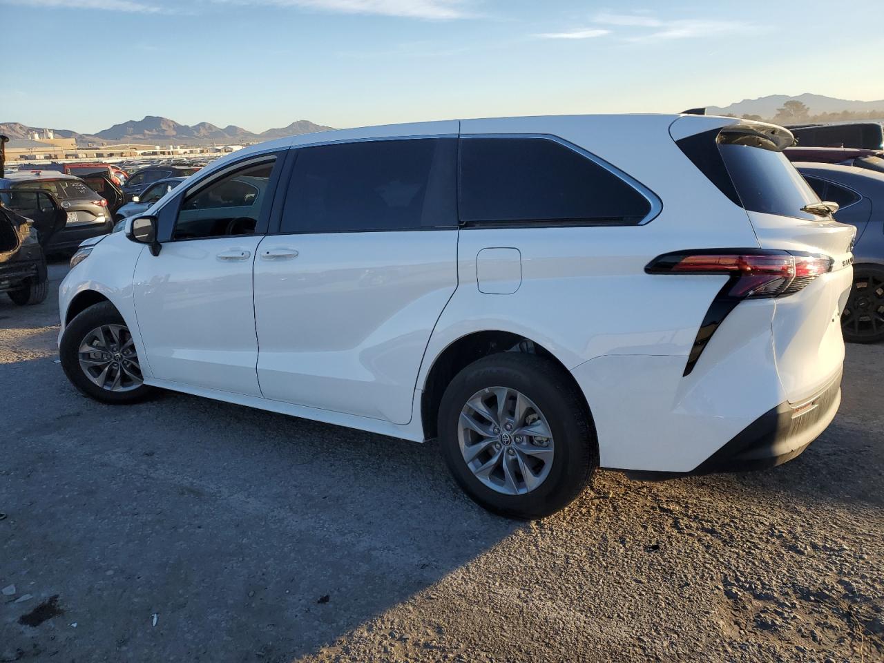 2022 TOYOTA SIENNA LE VIN:5TDKRKEC8NS107265