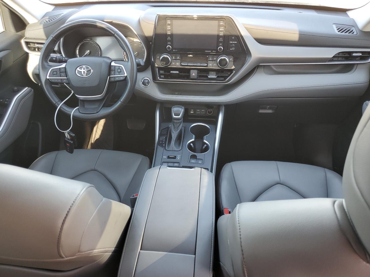 2022 TOYOTA HIGHLANDER XLE VIN:5TDGZRBH2NS226721