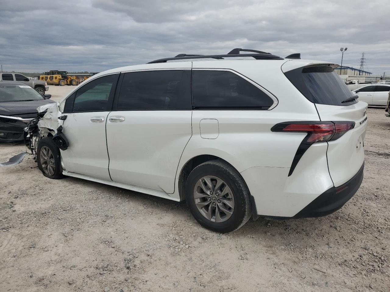 2022 TOYOTA SIENNA XLE VIN:5TDYRKEC8NS120236