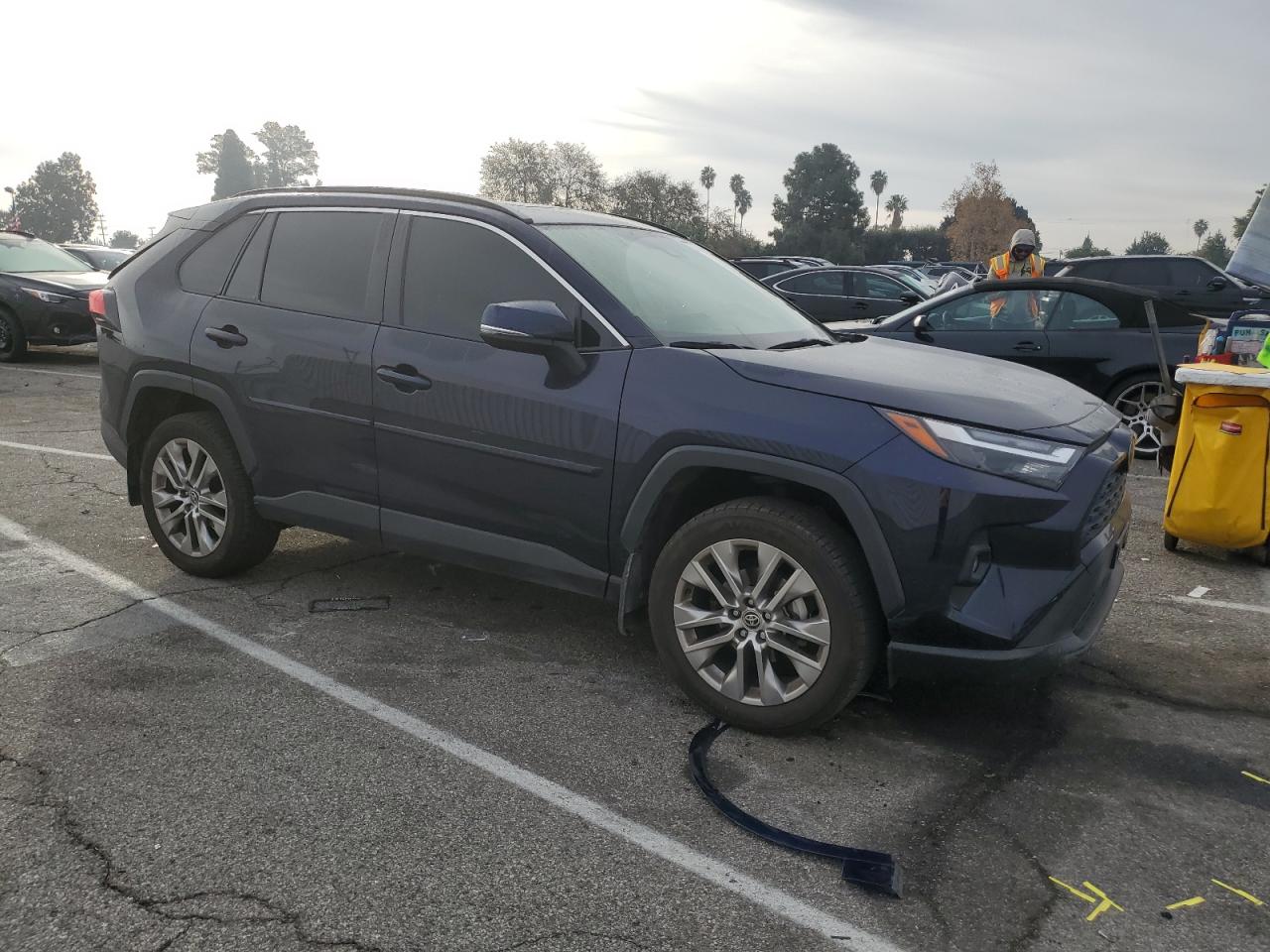 2022 TOYOTA RAV4 XLE PREMIUM VIN:JTMA1RFV9ND086840