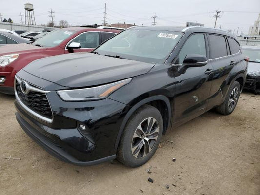 2021 TOYOTA HIGHLANDER XLE VIN: 5TDGZRAH9MS042019