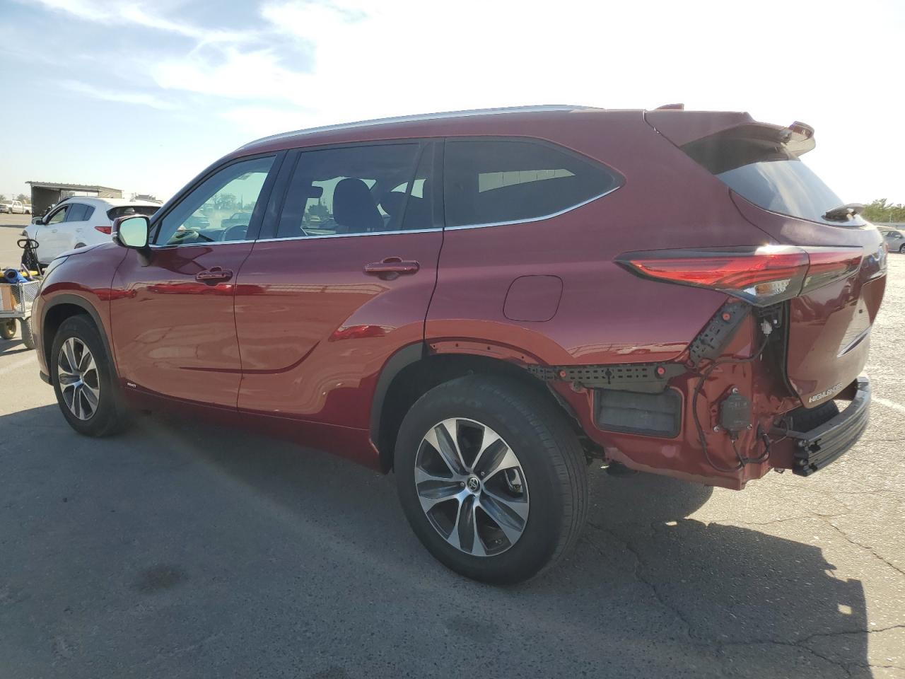 2022 TOYOTA HIGHLANDER HYBRID XLE VIN:5TDHBRCH7NS552828