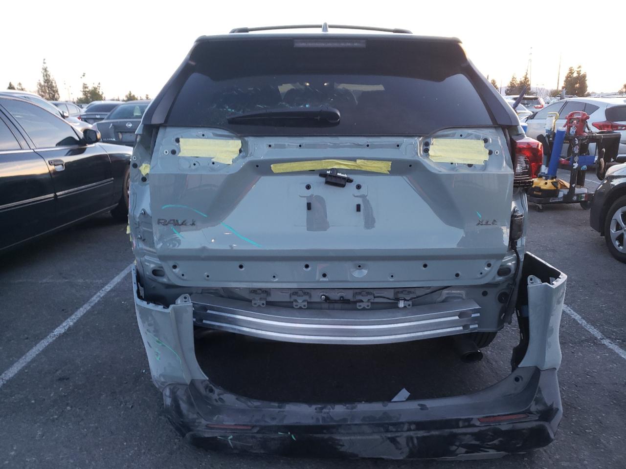 2022 TOYOTA RAV4 XLE VIN:2T3W1RFV3NW214479