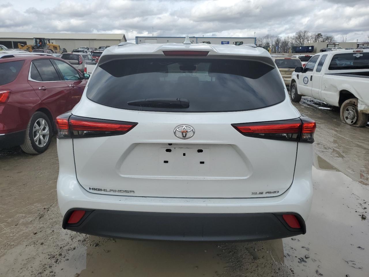 2022 TOYOTA HIGHLANDER XLE VIN:5TDGZRBH7NS199435