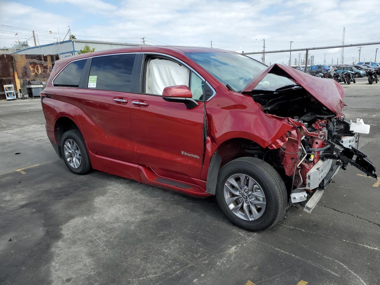 2022 TOYOTA SIENNA XLE VIN:5TDYRKEC2NS129661