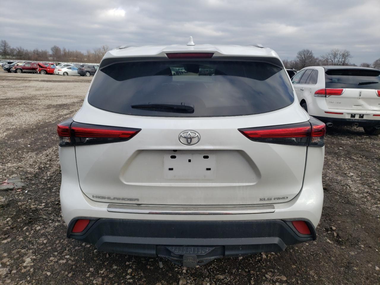 2022 TOYOTA HIGHLANDER XLE VIN:5TDGZRBH6NS568544