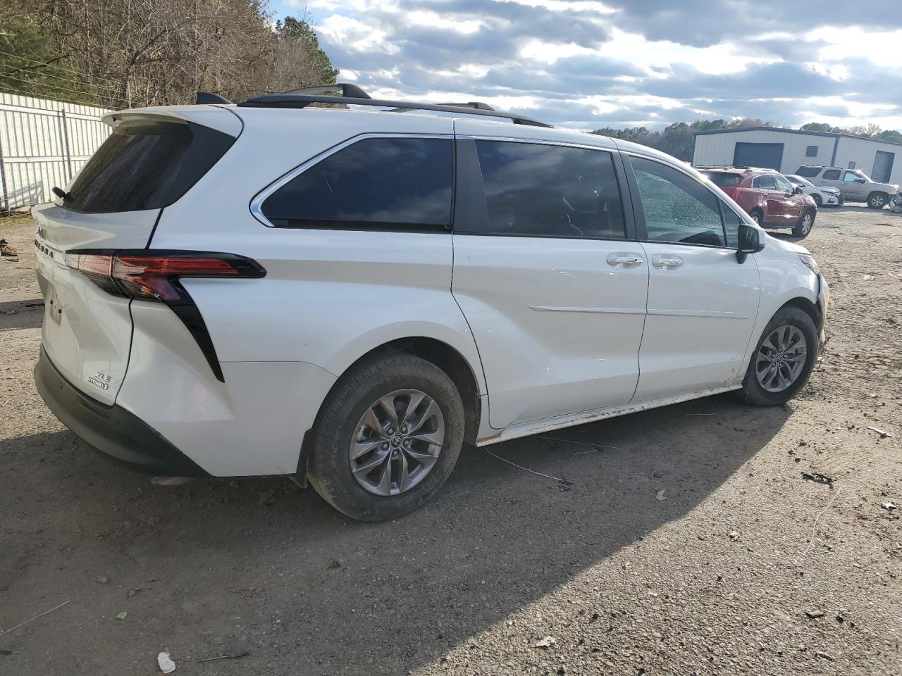 2022 TOYOTA SIENNA XLE VIN:5TDYRKEC4NS131136