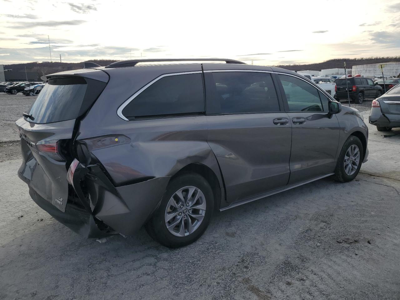 2022 TOYOTA SIENNA LE VIN:5TDKRKEC7NS079913