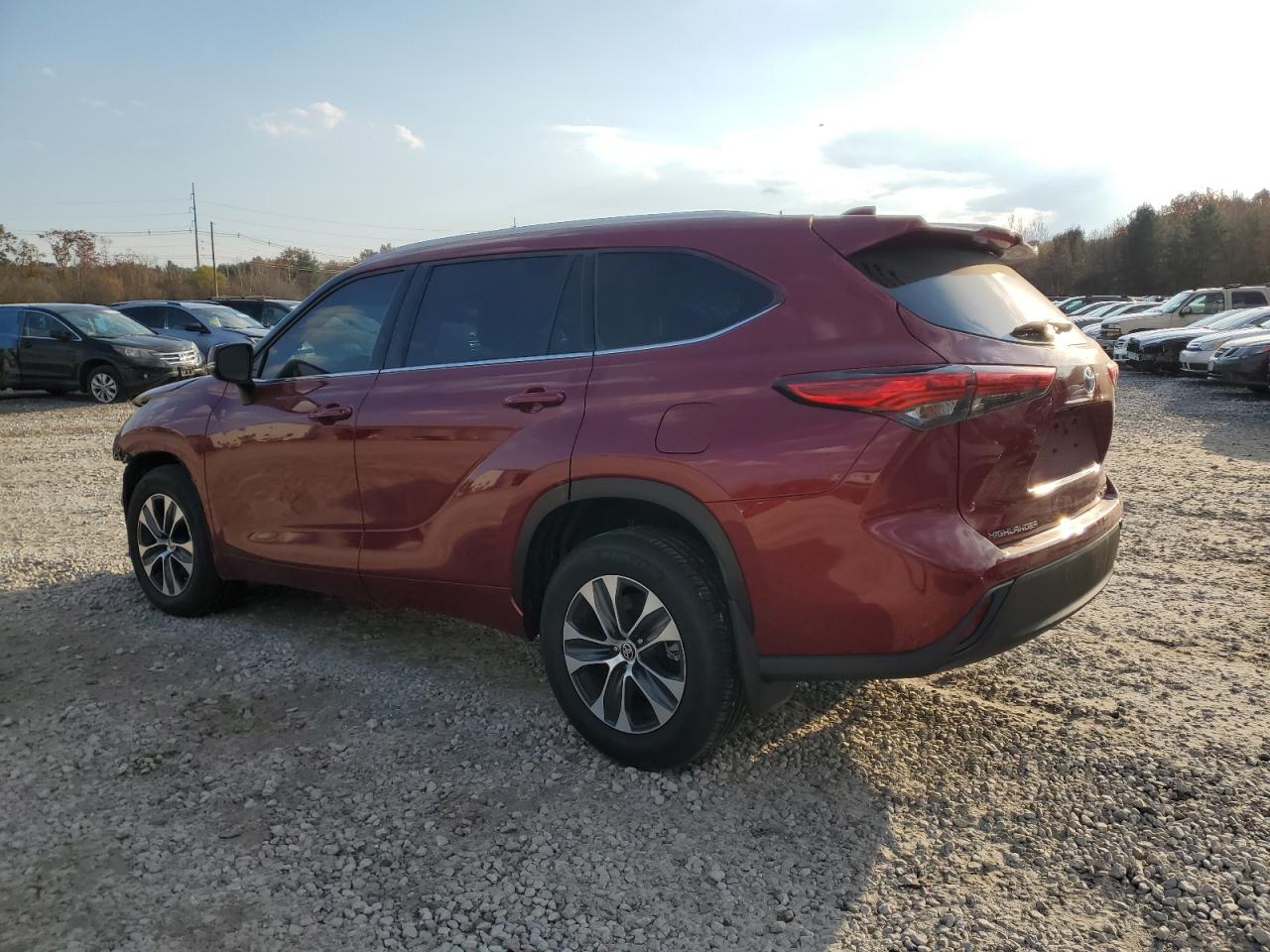 2022 TOYOTA HIGHLANDER XLE VIN:5TDGZRBH1NS577071