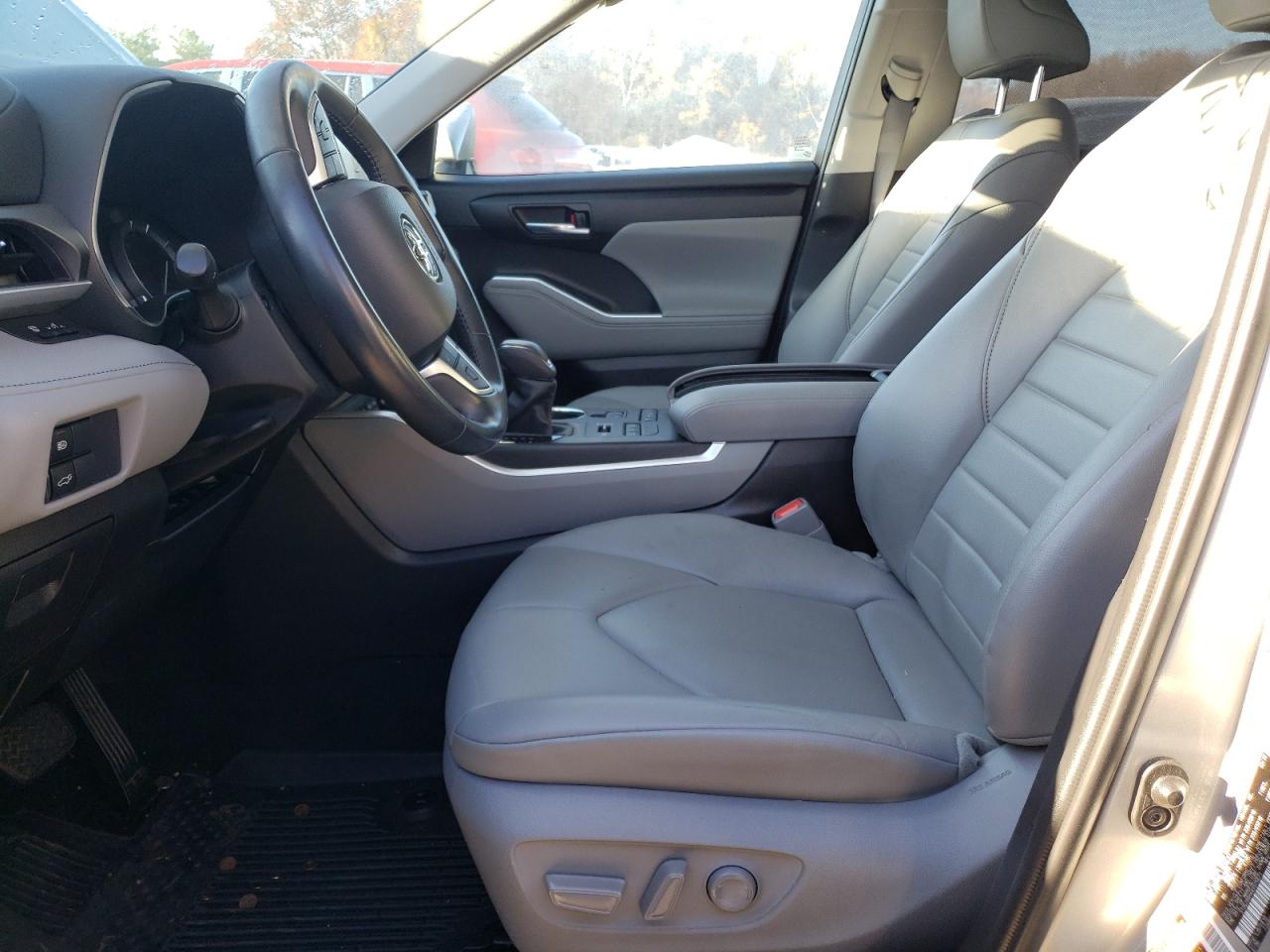 2022 TOYOTA HIGHLANDER XLE VIN:5TDGZRBH4NS575671