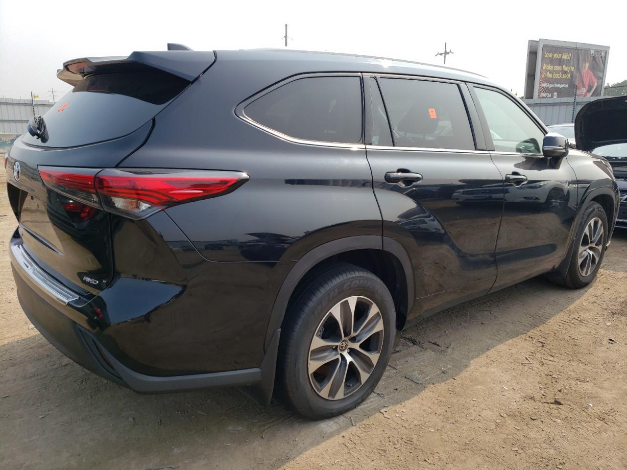 2022 TOYOTA HIGHLANDER XLE VIN:5TDHZRBH7NS567018