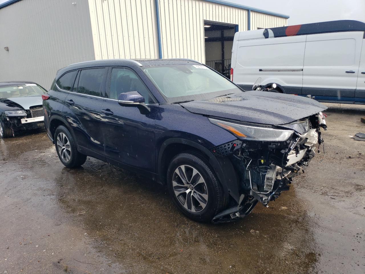 2022 TOYOTA HIGHLANDER XLE VIN:5TDGZRAHXNS132152