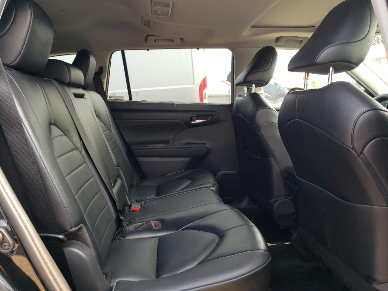 2022 TOYOTA HIGHLANDER XLE VIN:5TDHZRBH7NS567018