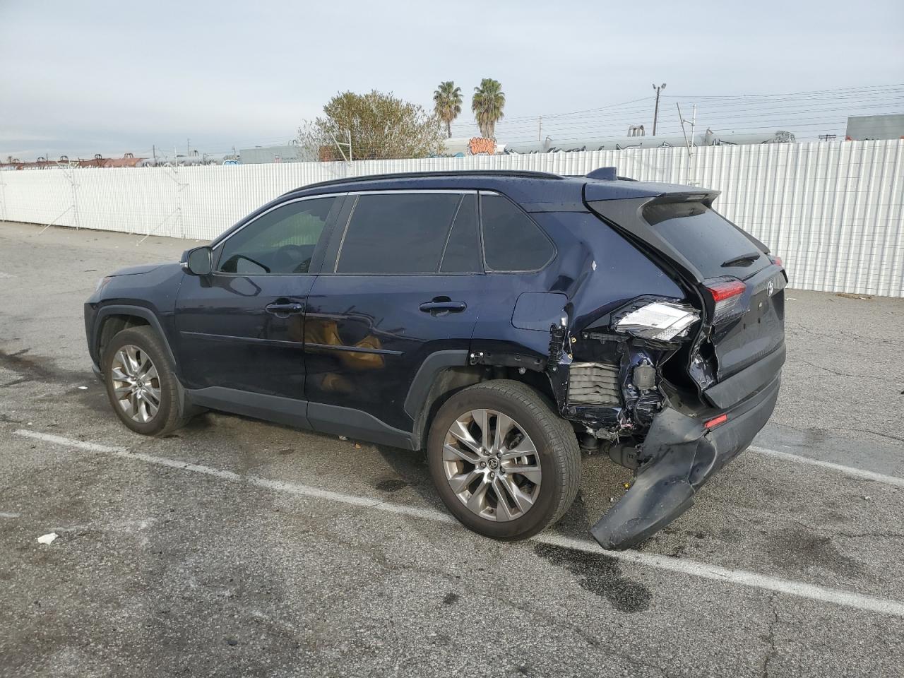 2022 TOYOTA RAV4 XLE PREMIUM VIN:JTMA1RFV9ND086840