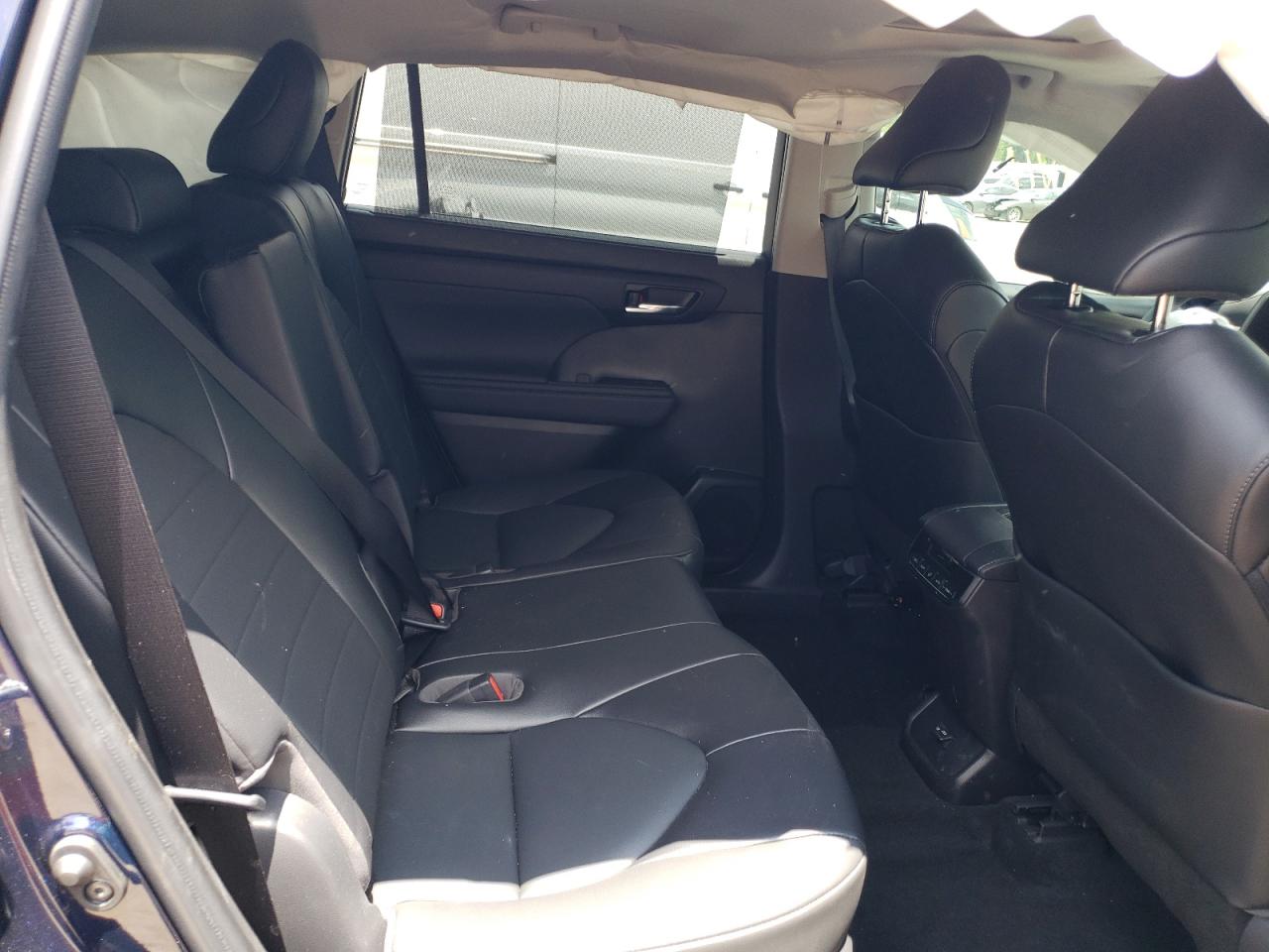 2022 TOYOTA HIGHLANDER XLE VIN:5TDGZRAHXNS132152