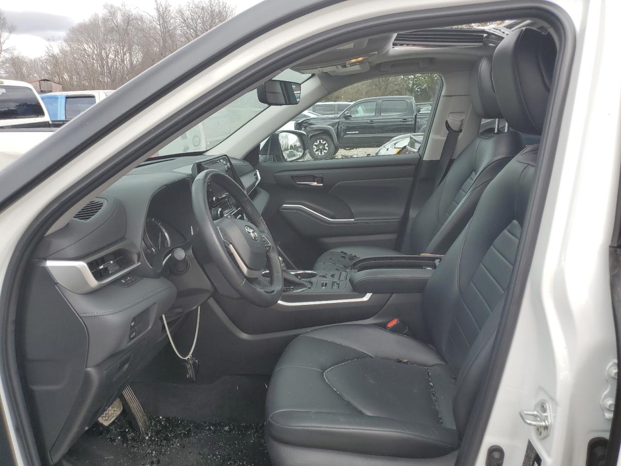 2022 TOYOTA HIGHLANDER XLE VIN:5TDGZRBH7NS199435