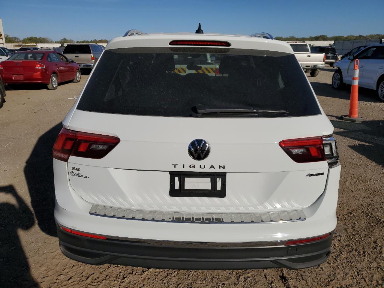 2022 VOLKSWAGEN TIGUAN SE VIN:3VV2B7AX5NM098018