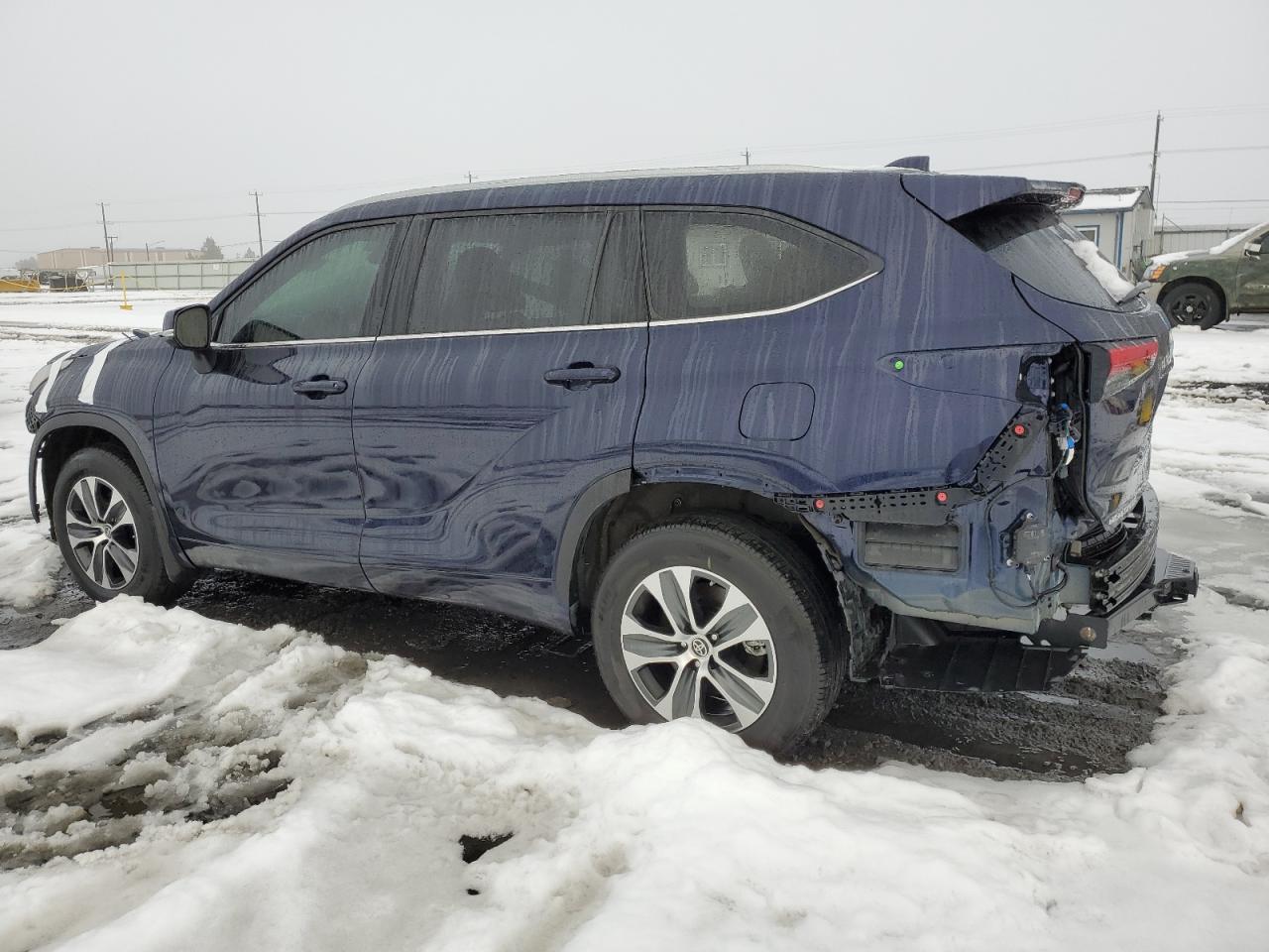 2022 TOYOTA HIGHLANDER XLE VIN:5TDGZRBH1NS575935