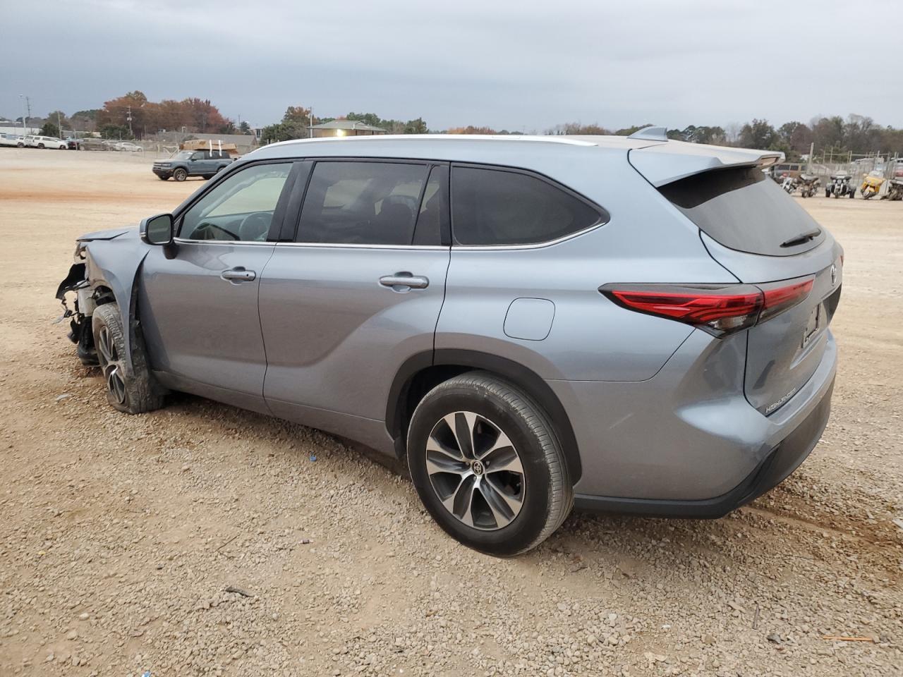 2022 TOYOTA HIGHLANDER XLE VIN:5TDGZRAH7NS115454