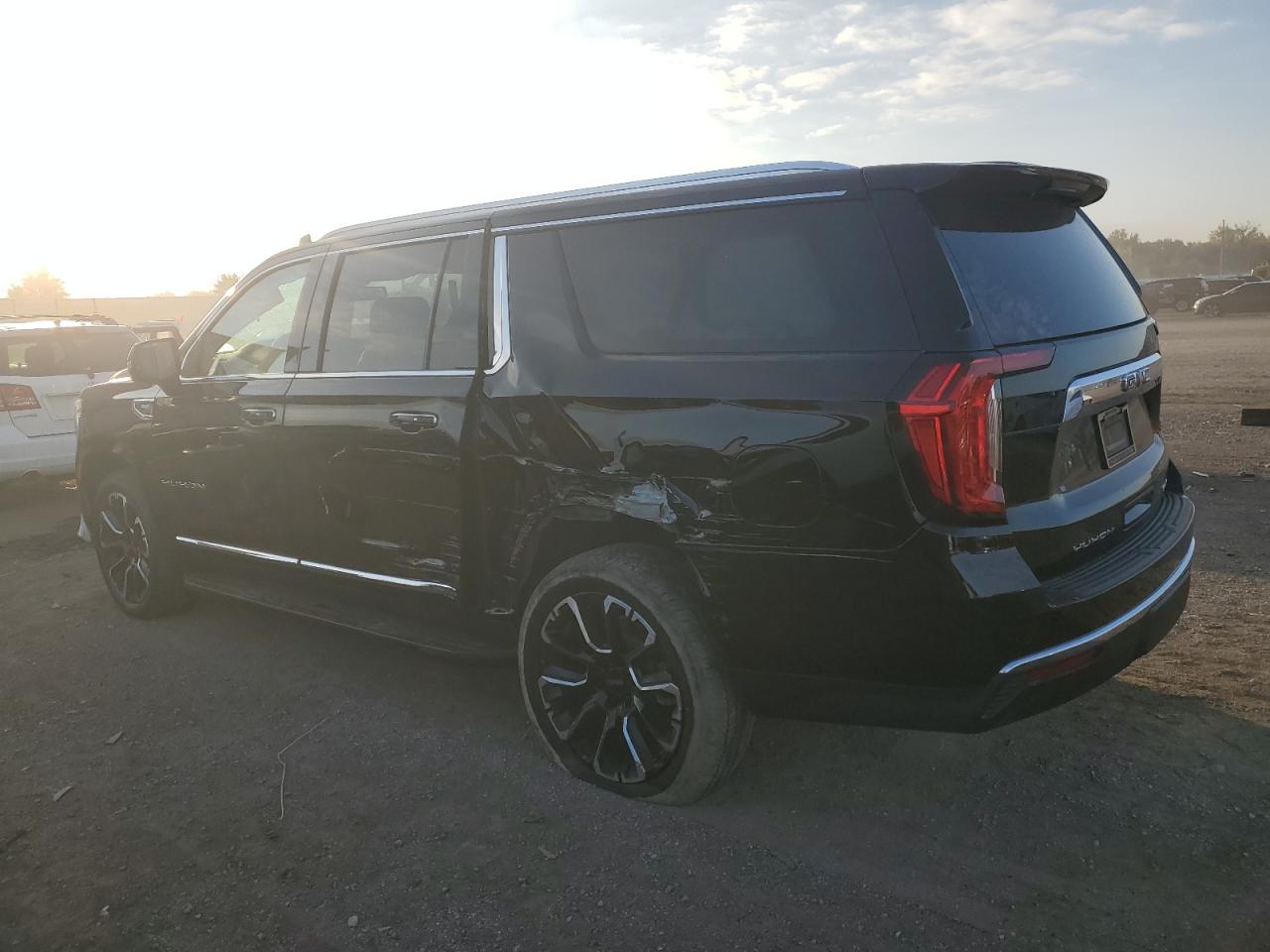 2022 GMC YUKON XL K1500 SLT VIN:1GKS2GKD1NR203613