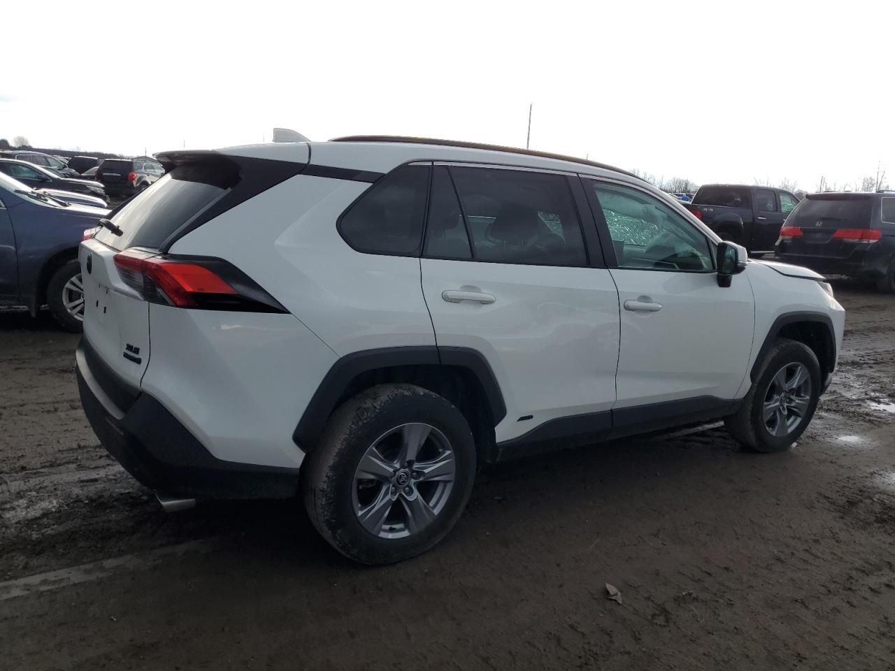 2022 TOYOTA RAV4 XLE VIN:4T3RWRFV6NU069890
