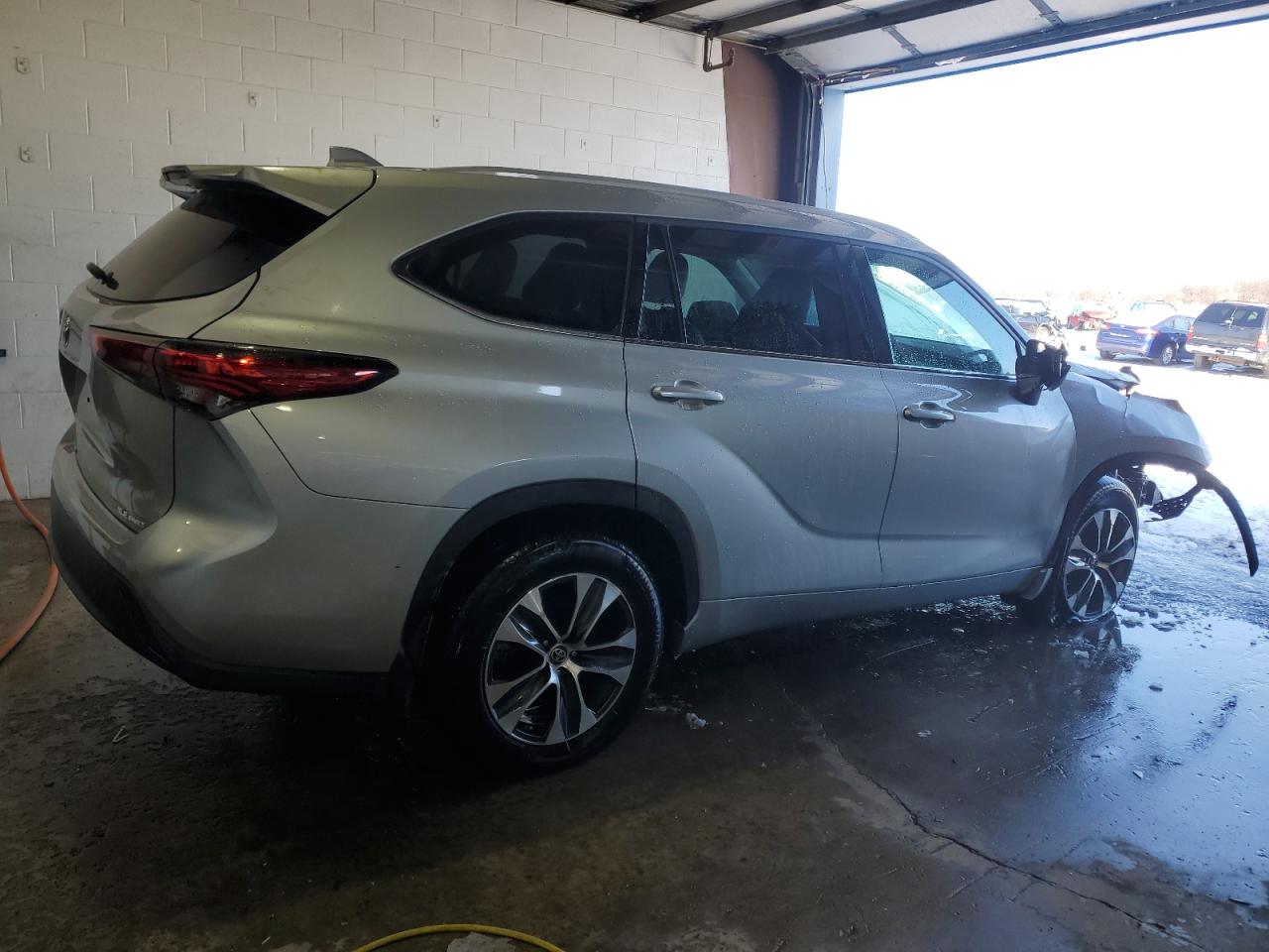 2022 TOYOTA HIGHLANDER XLE VIN:5TDGZRBH7NS176978