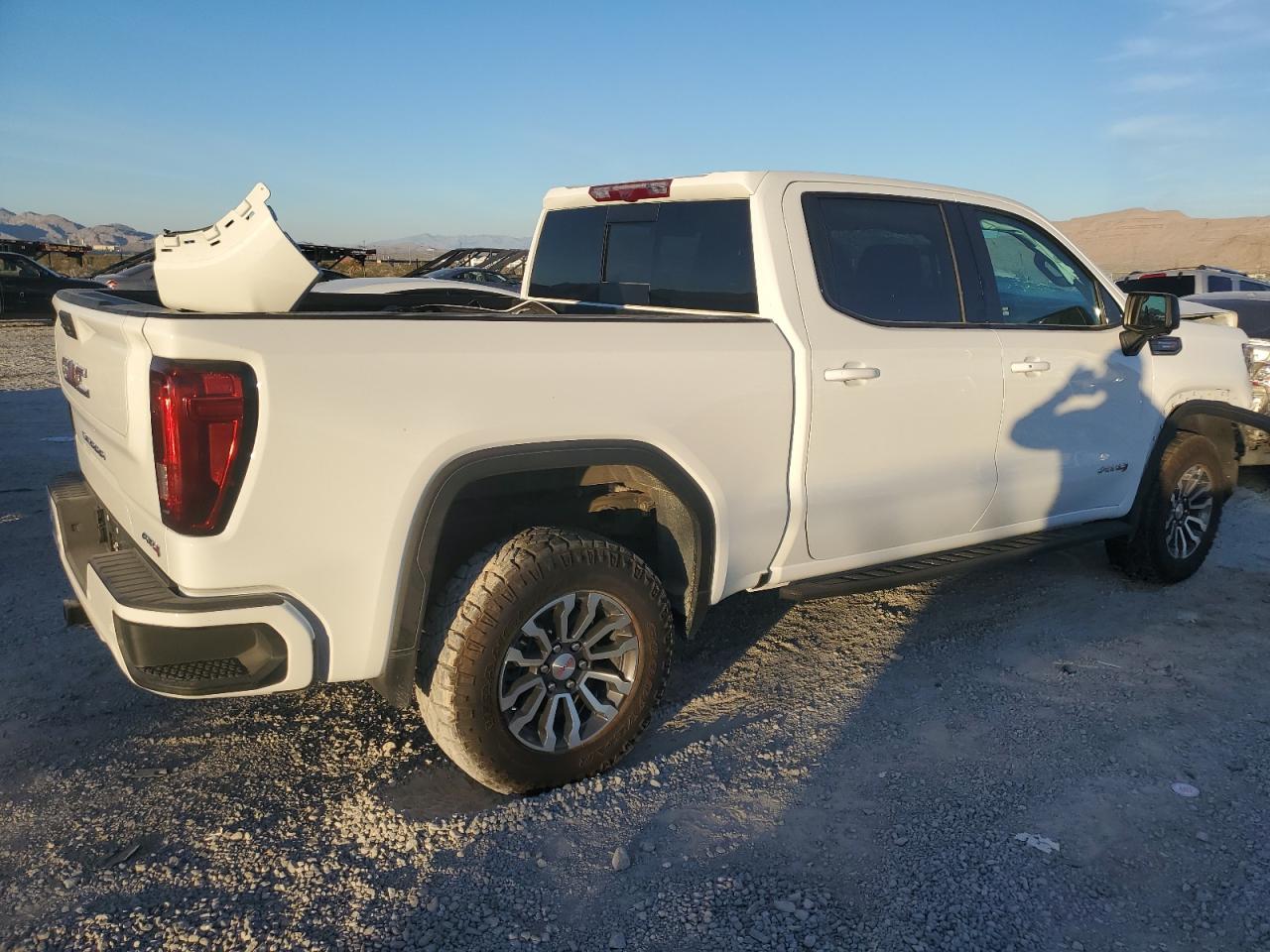2022 GMC SIERRA K1500 AT4 VIN:1GTUUEET4NZ550522