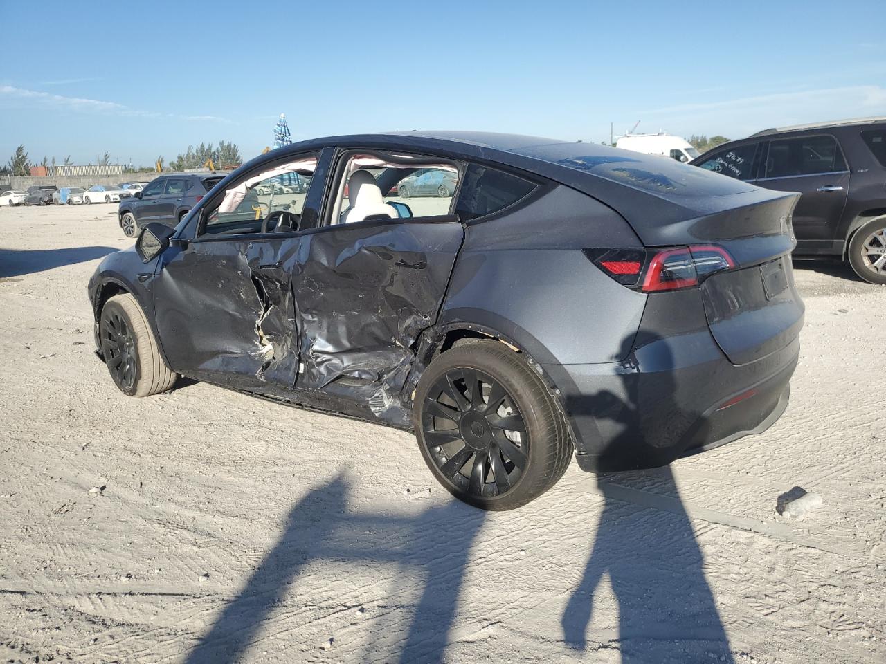 2023 TESLA MODEL Y  VIN:7SAYGDEE0PA204917