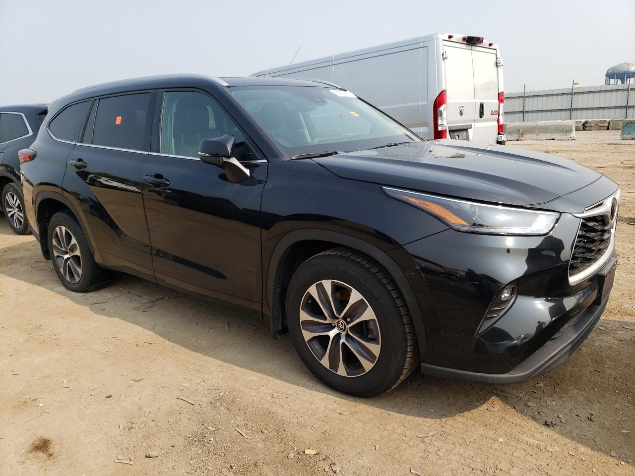 2022 TOYOTA HIGHLANDER XLE VIN:5TDHZRBH7NS567018