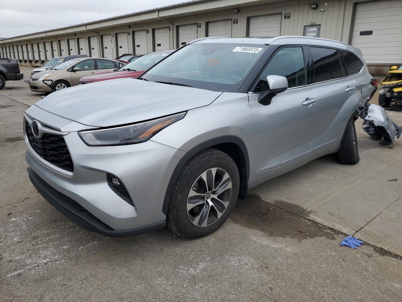 2022 TOYOTA HIGHLANDER XLE VIN:5TDGZRBH1NS578544