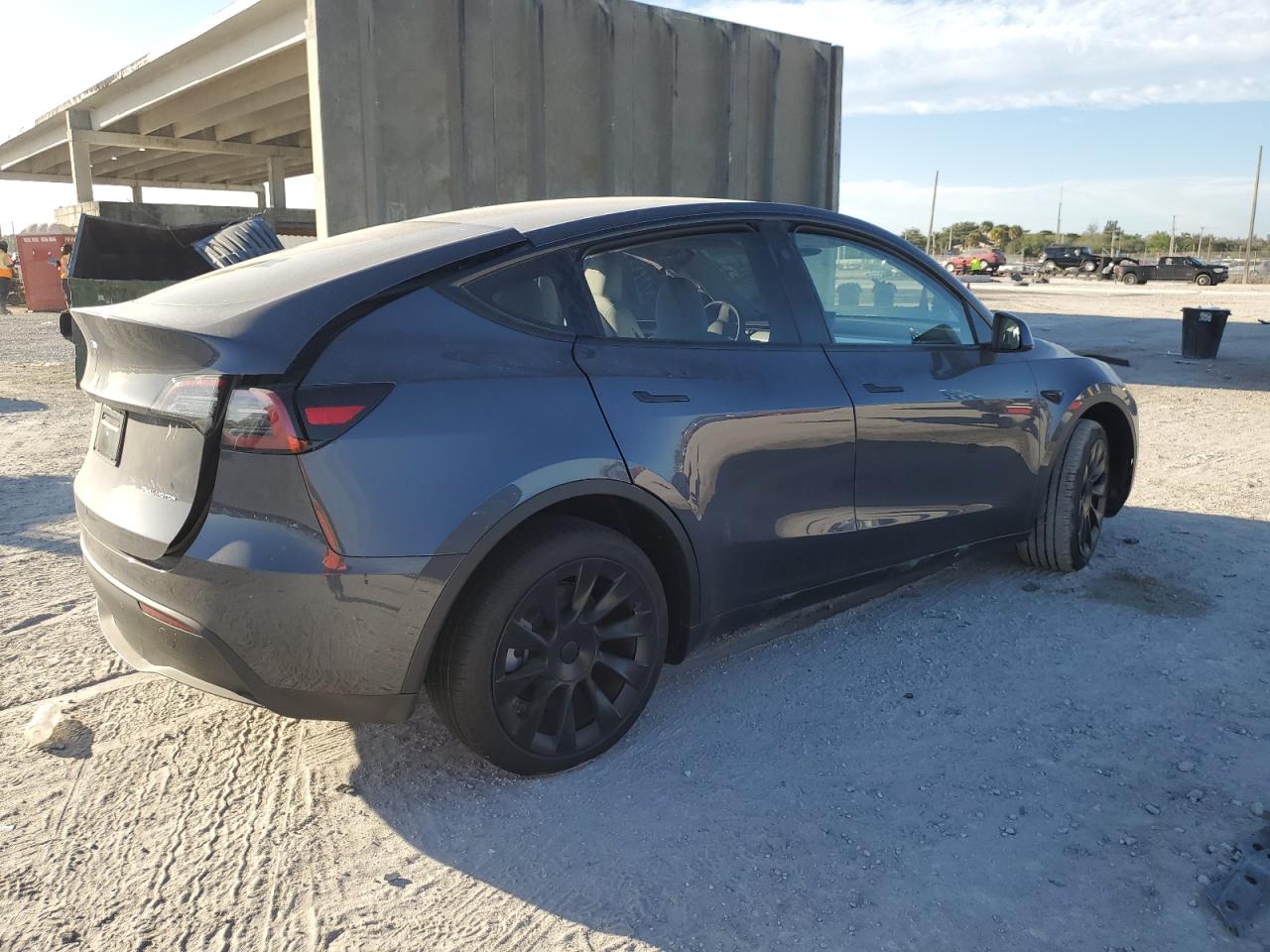 2023 TESLA MODEL Y  VIN:7SAYGDEE0PA204917