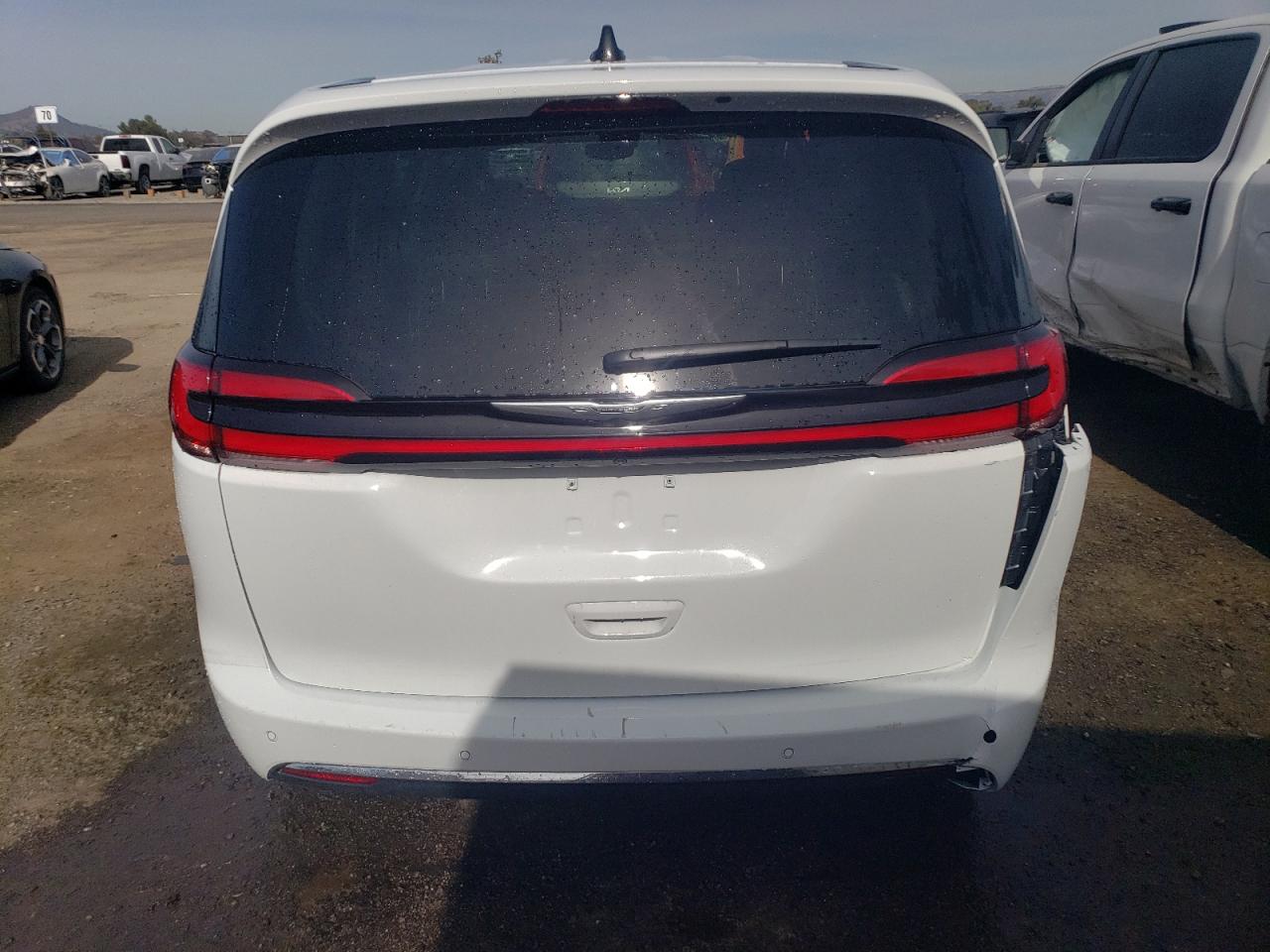 2023 CHRYSLER PACIFICA HYBRID TOURING L VIN:2C4RC1L76PR554382