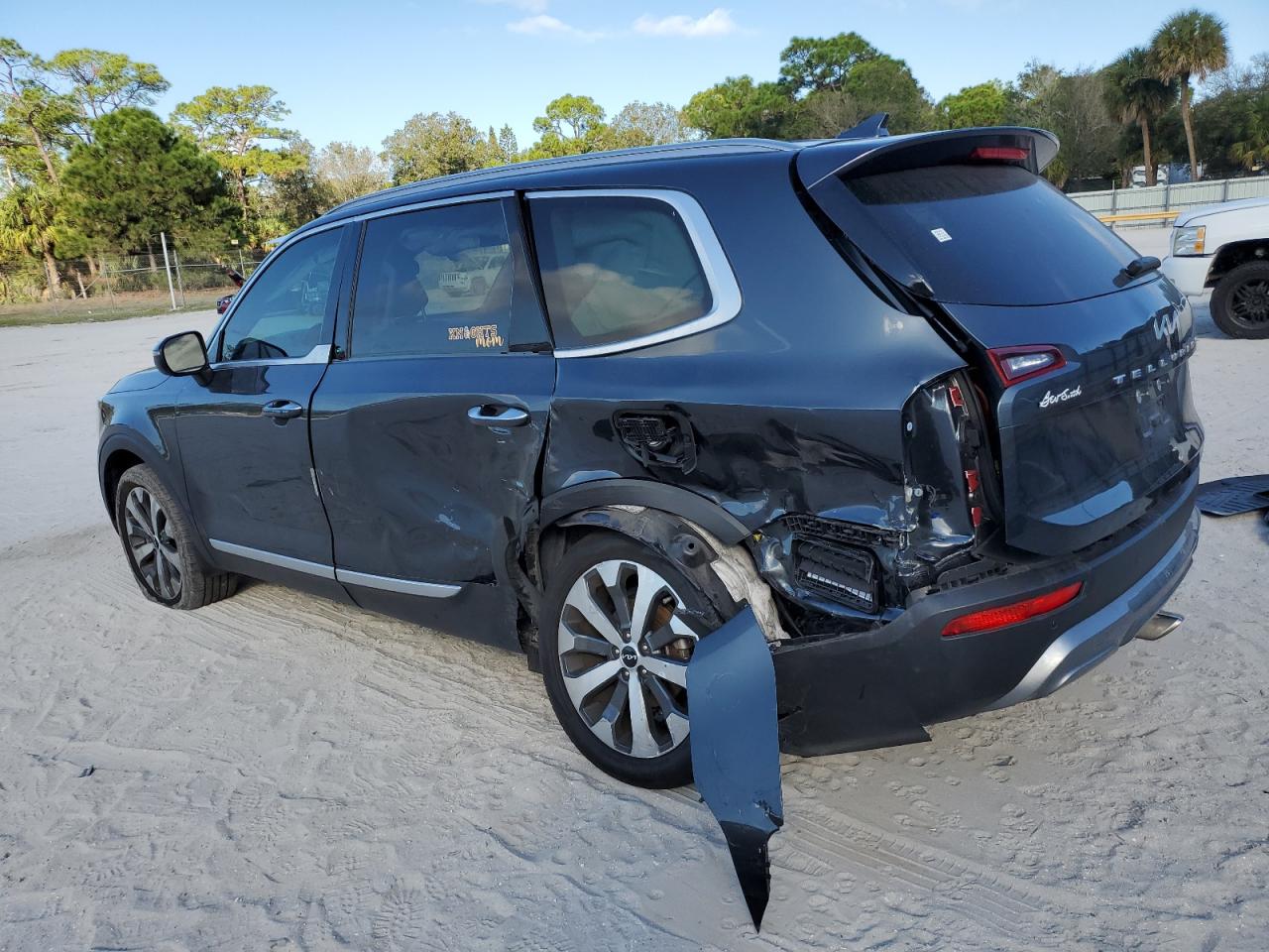 2022 KIA TELLURIDE S VIN:5XYP64HC5NG280938