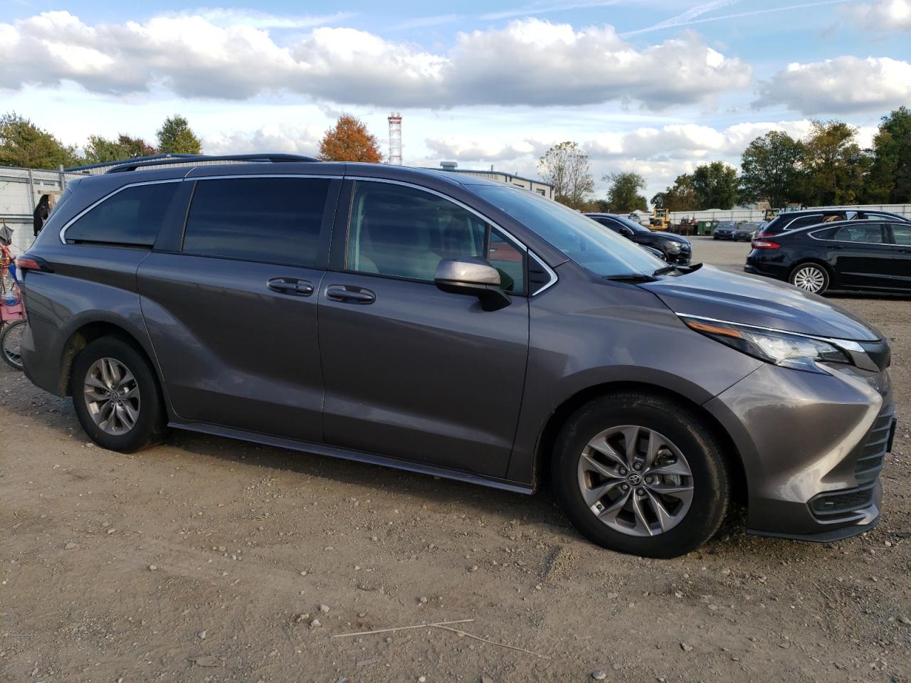 2022 TOYOTA SIENNA LE VIN:5TDBSKFC8NS051301