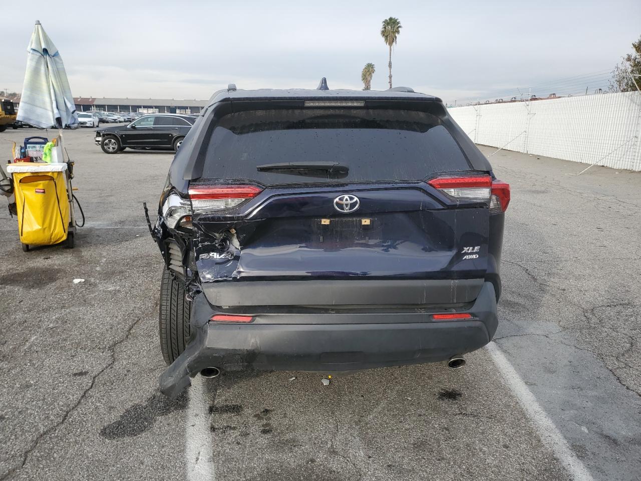 2022 TOYOTA RAV4 XLE PREMIUM VIN:JTMA1RFV9ND086840