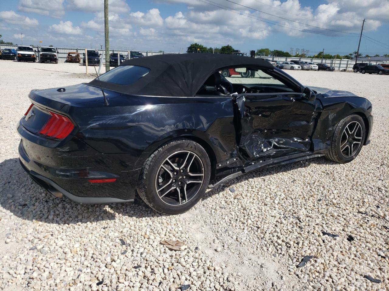 2022 FORD MUSTANG  VIN:1FATP8UH9N5104347