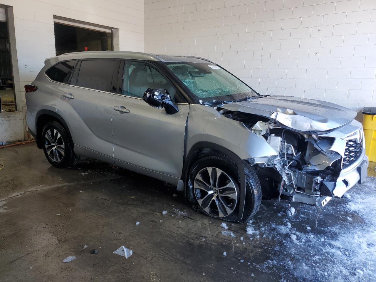 2022 TOYOTA HIGHLANDER XLE VIN:5TDGZRBH7NS176978