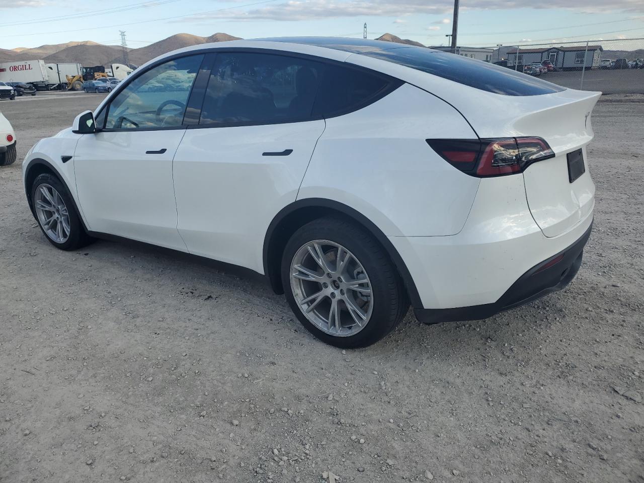 2023 TESLA MODEL Y  VIN:7SAYGDEE9PA074913