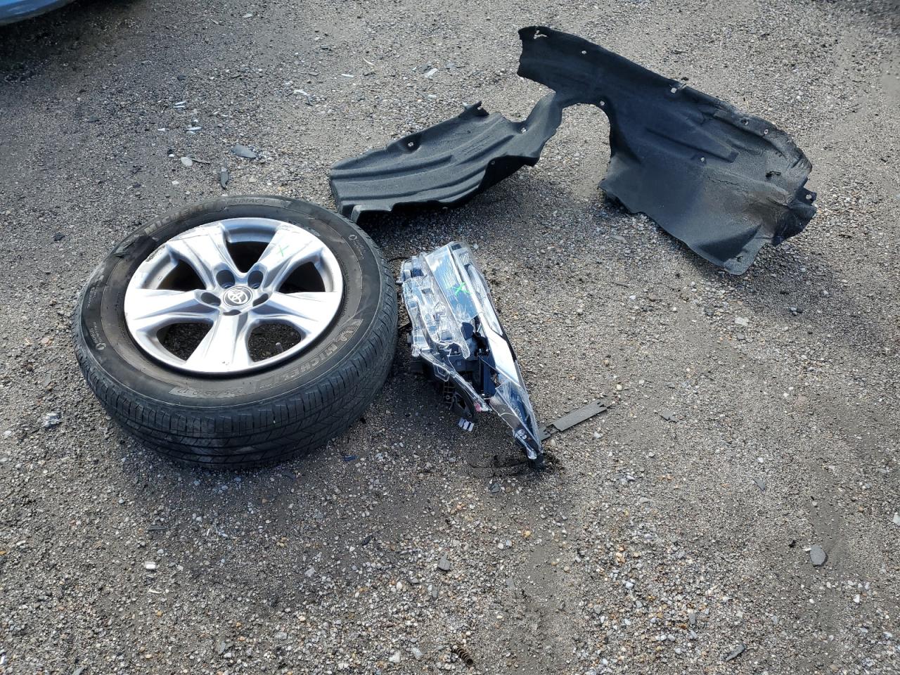 2022 TOYOTA RAV4 XLE VIN:2T3W1RFV6NW197158