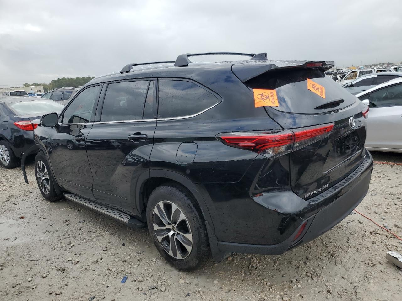 2022 TOYOTA HIGHLANDER XLE VIN:5TDGZRAH5NS141647