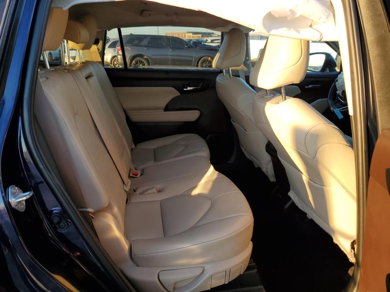 2022 TOYOTA HIGHLANDER XLE VIN:5TDHZRAH4NS557001