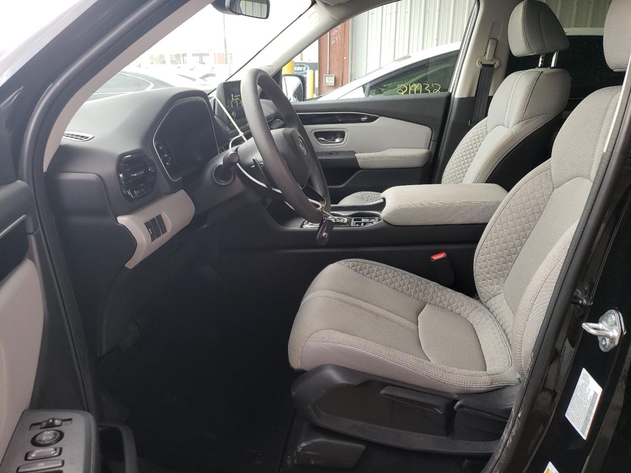 2023 HONDA PILOT LX VIN:5FNYG1H29PB026618