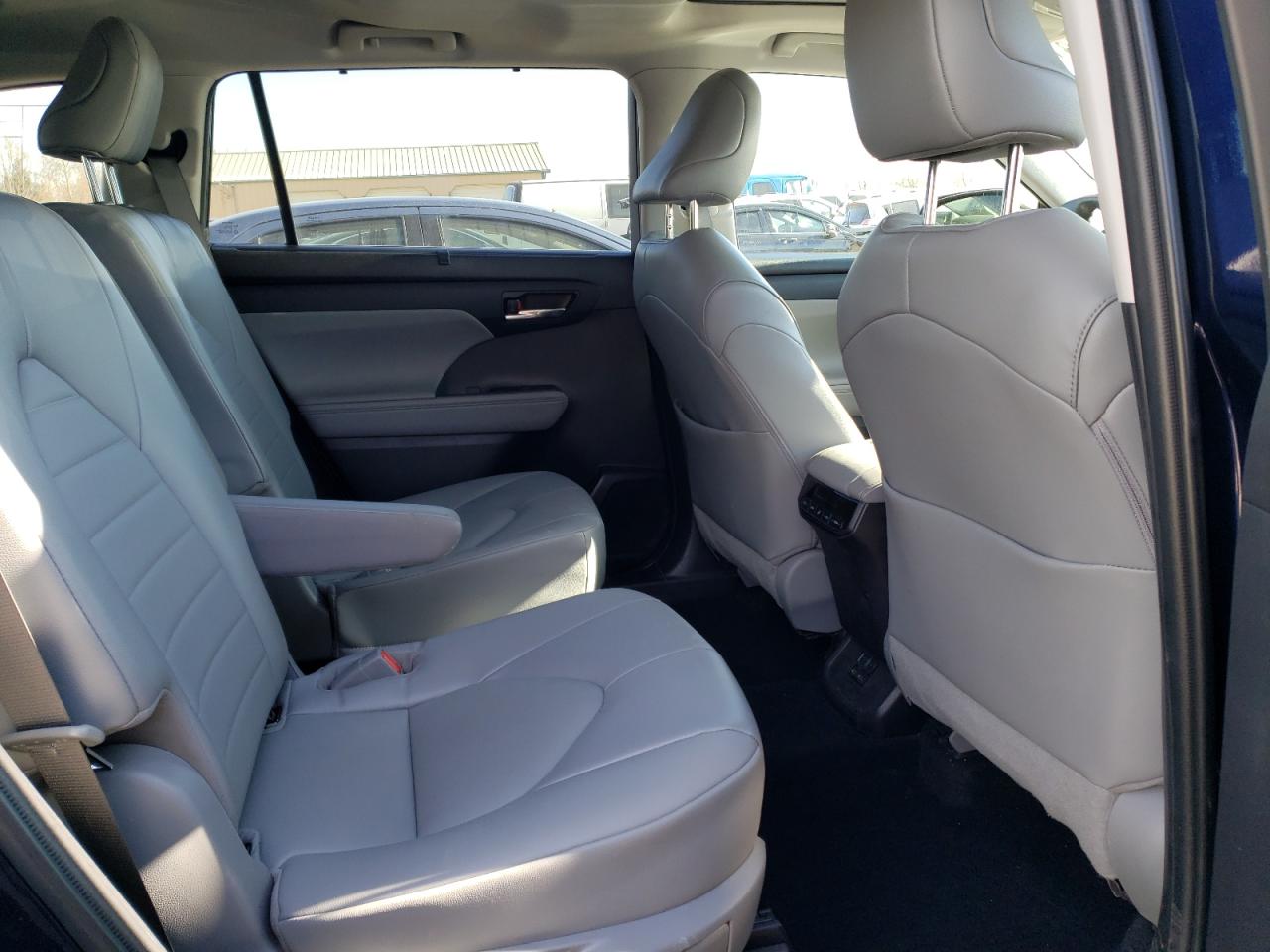 2022 TOYOTA HIGHLANDER XLE VIN:5TDGZRBH1NS579547