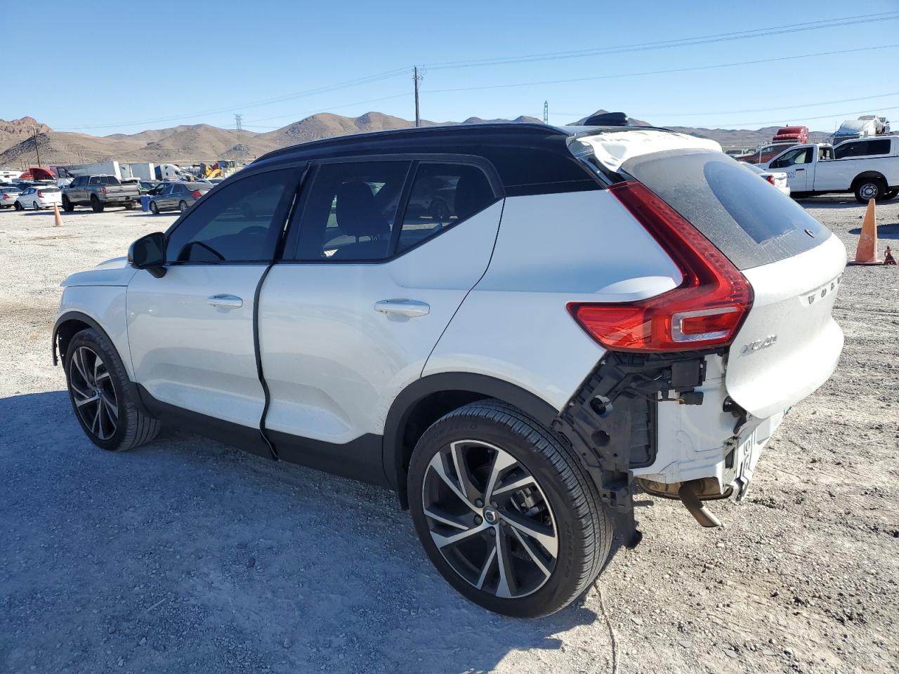 2022 VOLVO XC40 T5 R-DESIGN VIN:YV4162UM0N2757355