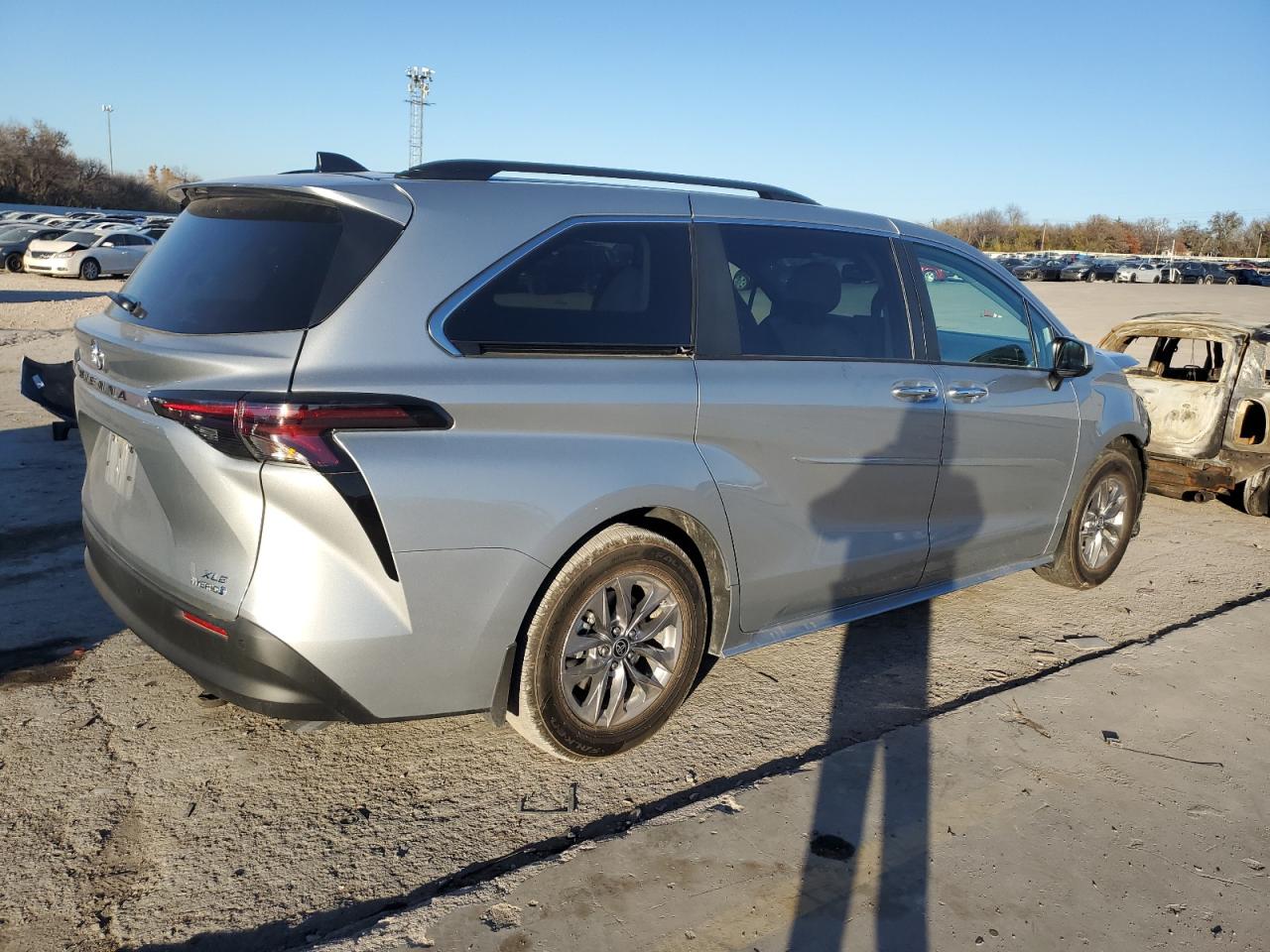2023 TOYOTA SIENNA XLE VIN:5TDYRKECXPS142435