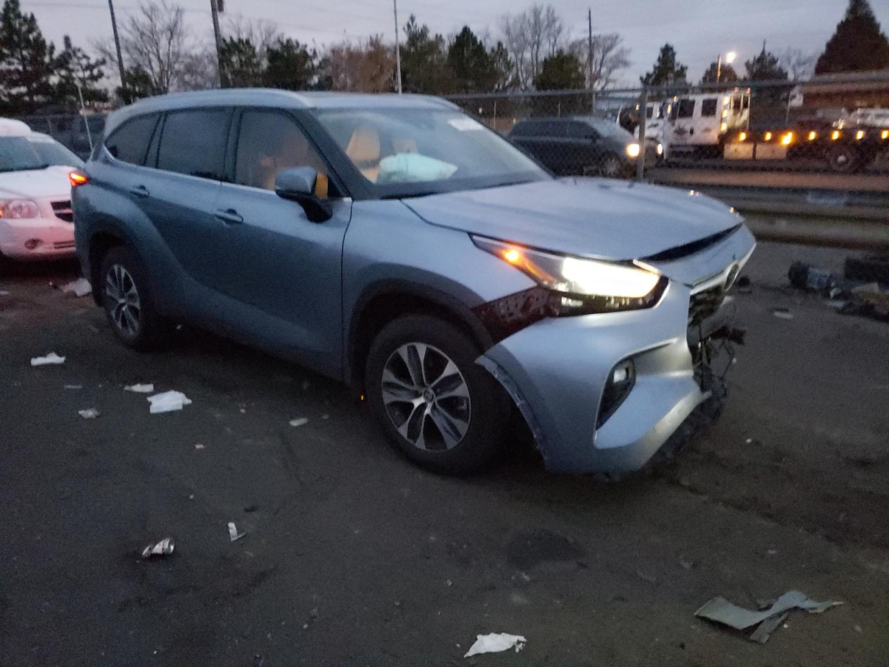 2022 TOYOTA HIGHLANDER XLE VIN:5TDGZRBHXNS199395