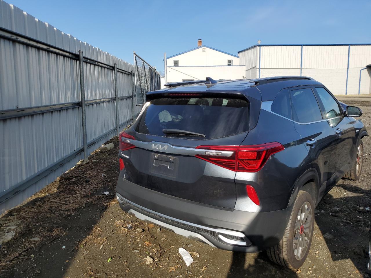 2023 KIA SELTOS SX VIN:KNDETCA21P7435898