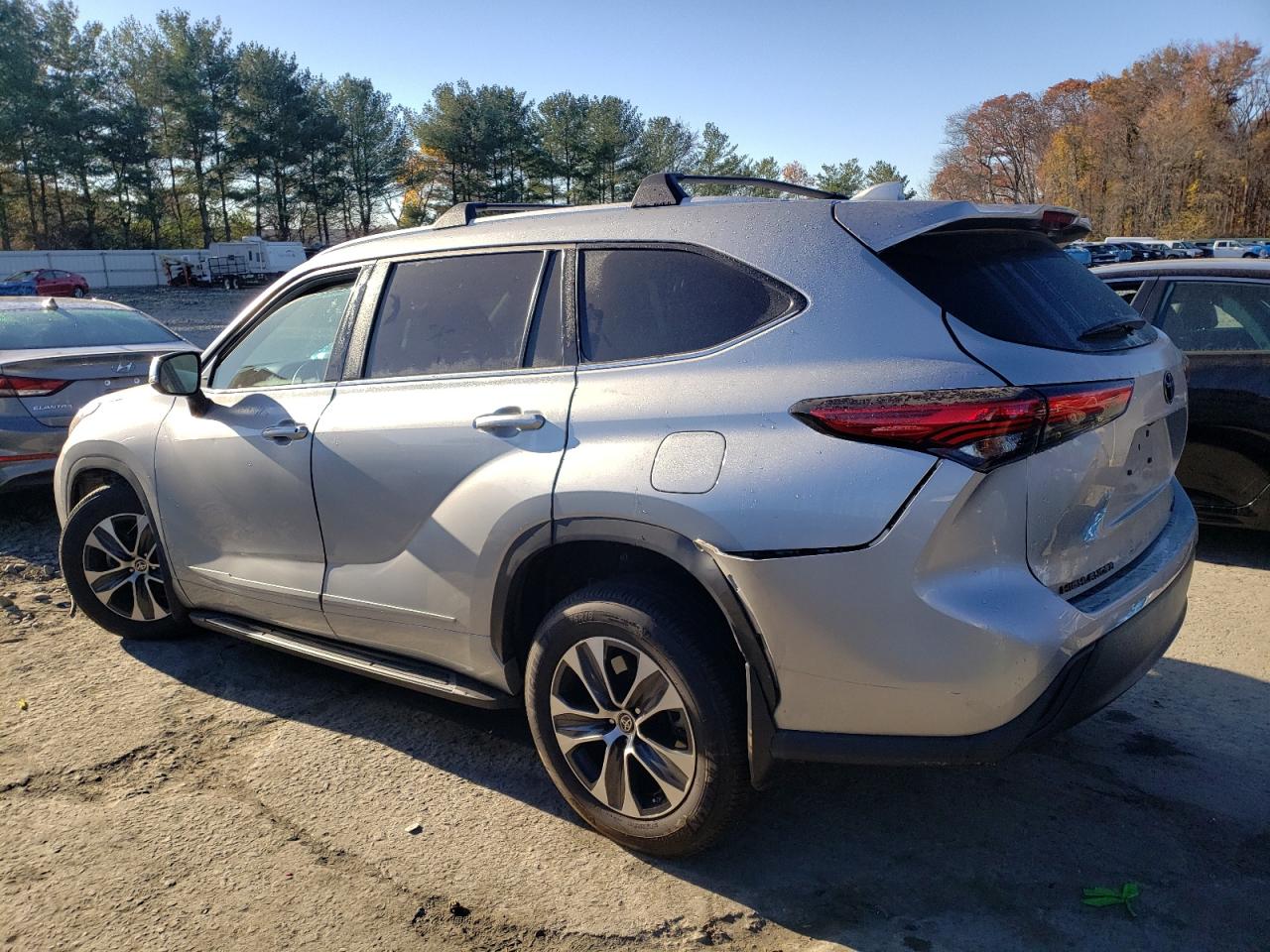 2022 TOYOTA HIGHLANDER XLE VIN:5TDGZRBH4NS575671