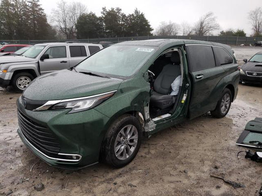 2021 TOYOTA SIENNA XLE VIN: 5TDYRK***********