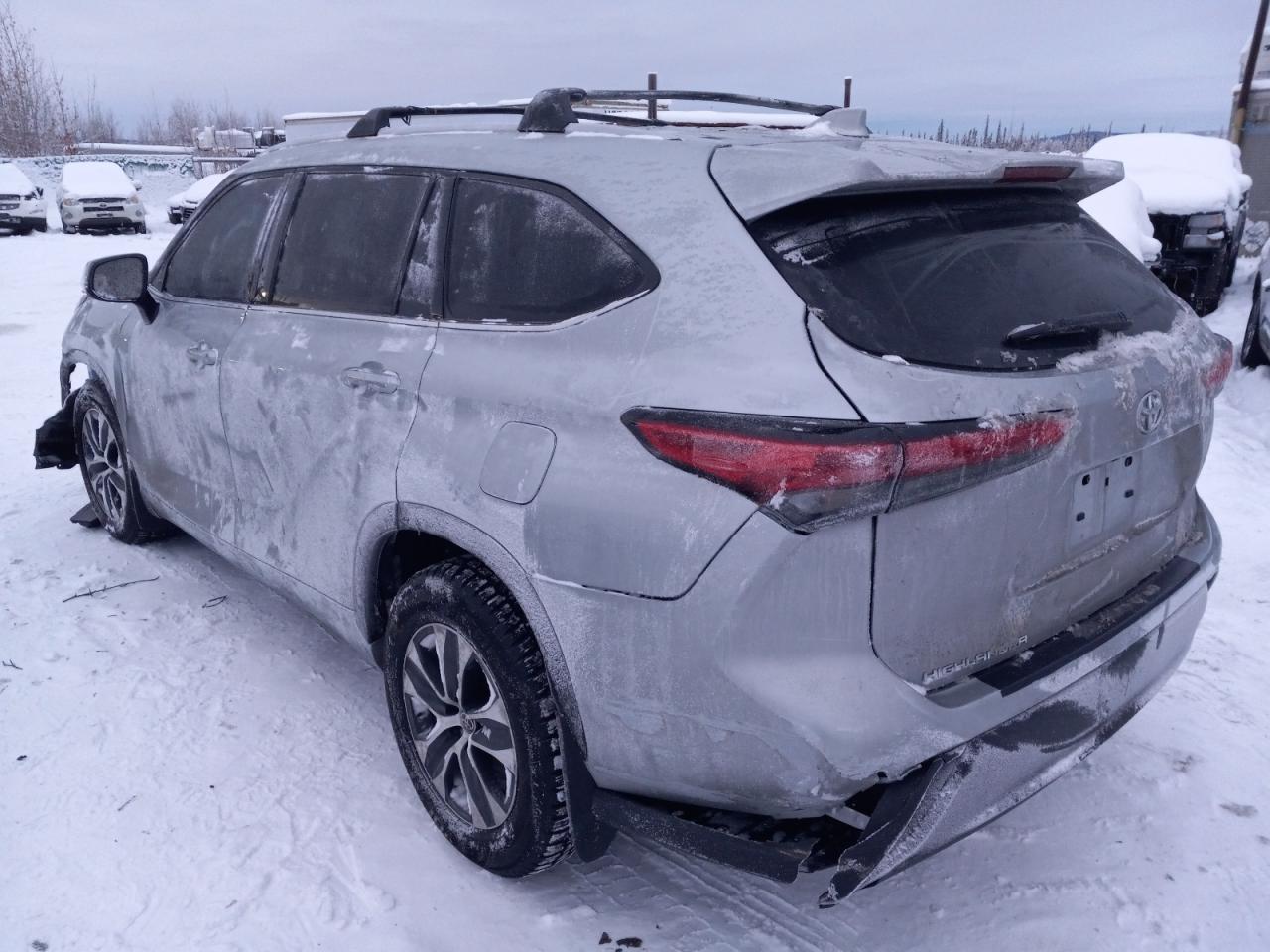 2022 TOYOTA HIGHLANDER XLE VIN:5TDHZRBHXNS581222